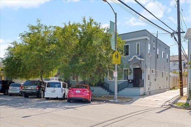 Building Photo - 1405 Cedar Ave