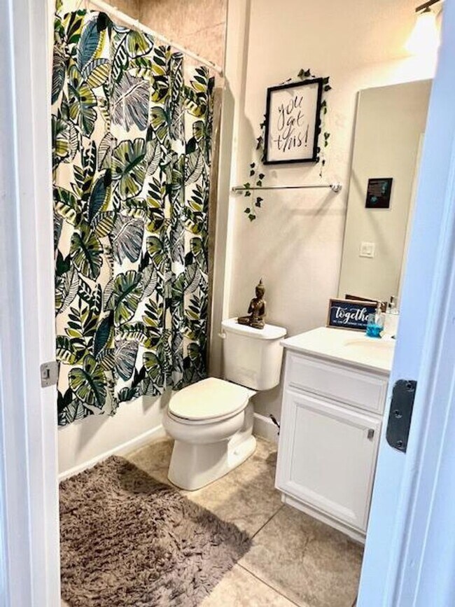 Building Photo - Open concept home offering four bedrooms, three baths, a two car garage and open lanai.