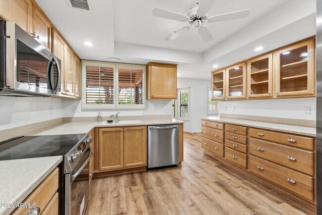 Building Photo - 12433 W Fieldstone Dr