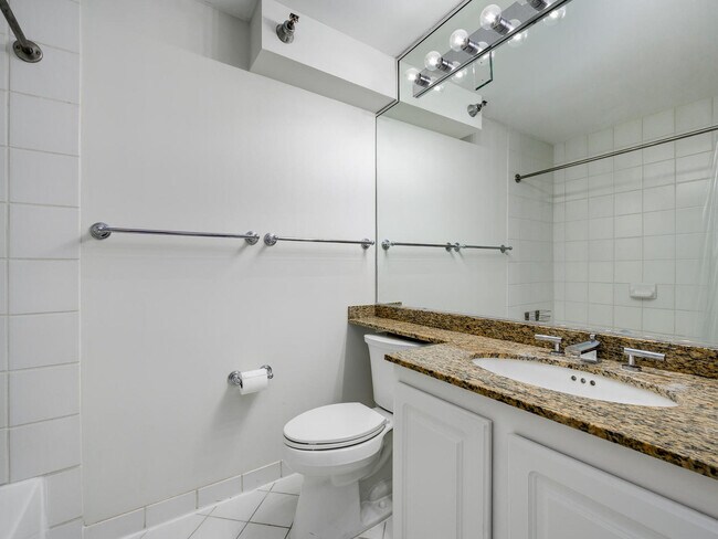 Building Photo - 345 N La Salle Dr