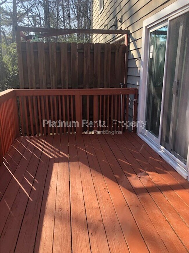 Building Photo - 6574 Meadow Green Cir