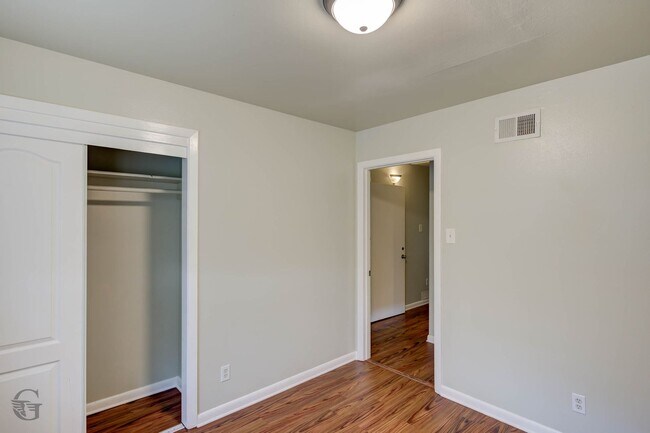 Building Photo - 2829 Doles Pl