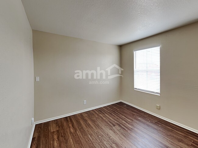 Building Photo - 5554 N Lewiston St