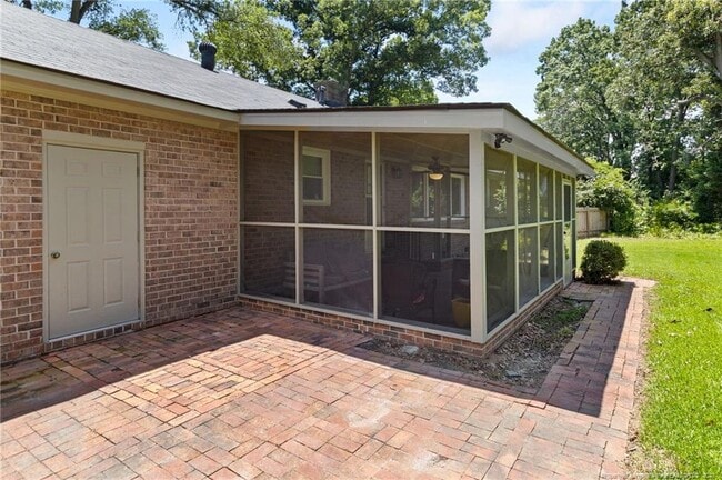 Building Photo - 221 Palomar St