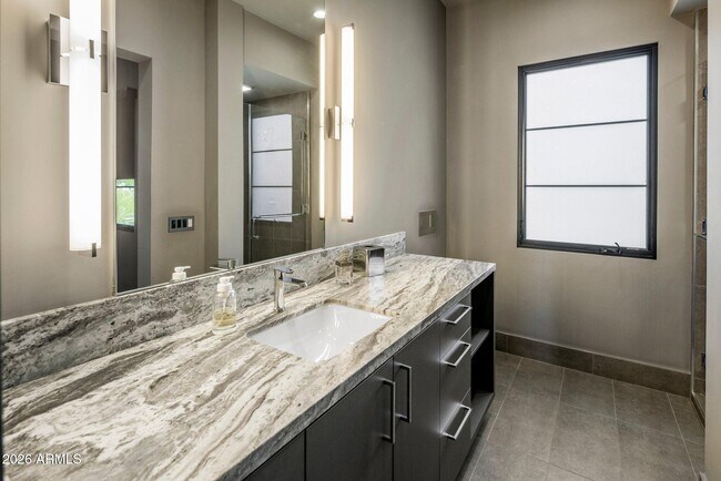 Building Photo - 10110 E Siesta Ln