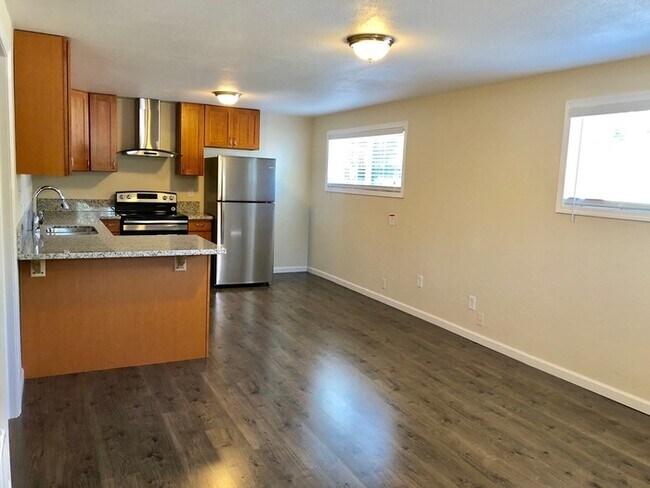 Building Photo - 1313 NE 131st Pl