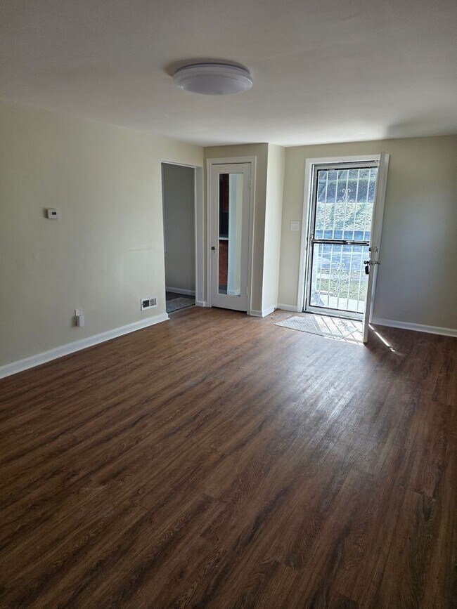 Building Photo - 4 Bedroom 3 Bathroom House in Syracuse