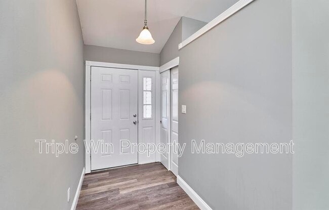 Building Photo - 121 Walnut Hill Dr