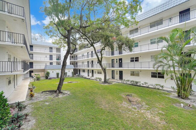 Building Photo - 3360 Spanish Moss Terrace