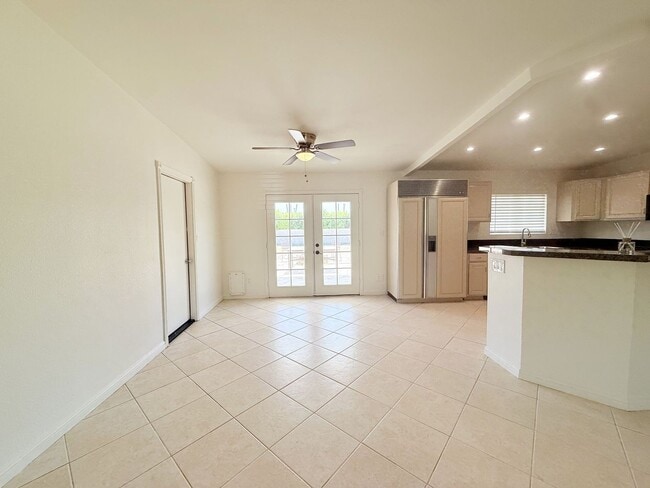Building Photo - AVAILABLE NOW!! 3 BEDROOM 2 BATHROOM Home in Palm Desert!
