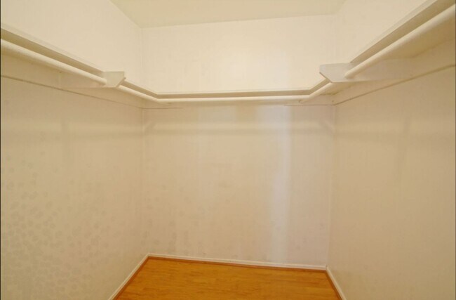 Building Photo - 320 24th Street