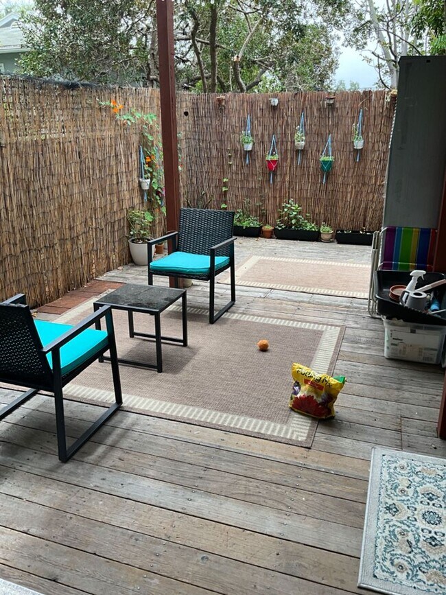 Building Photo - 1 bed, 1 bath - South Mission Hills neighborhood