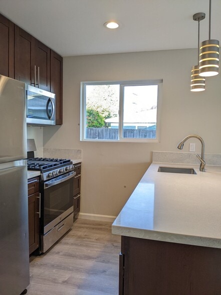 Building Photo - 6520 Acorn St