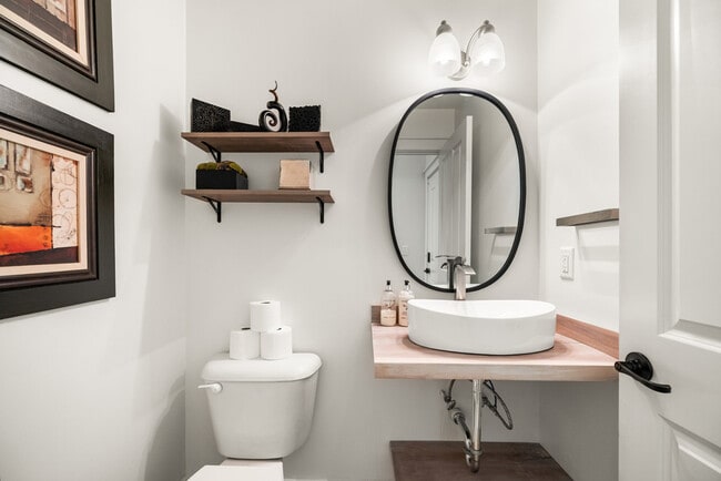 Building Photo - 1408 Pleasant St