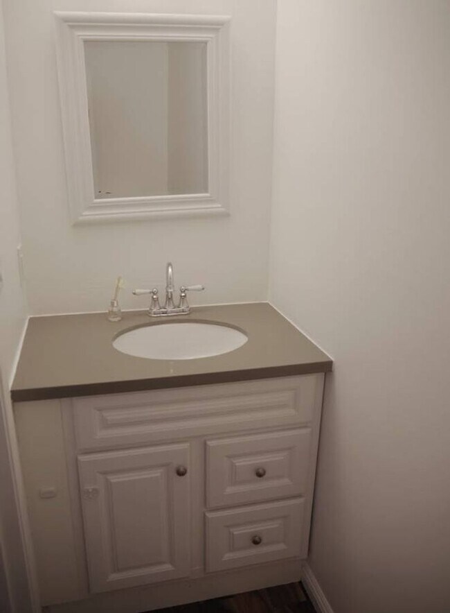 Building Photo - Virginia Hills-3 BR, 2.5 Bath Townhome wit...