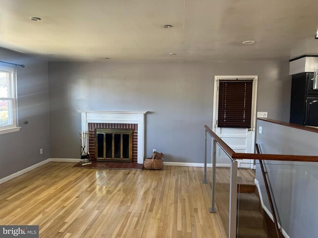 Building Photo - 3806 Byxbee Rd