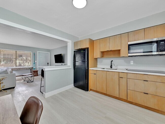 Building Photo - 318-320-320 Walnut St