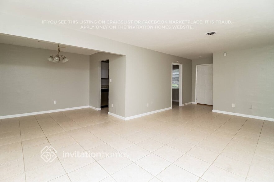 Building Photo - 3362 Bougainvillea Dr