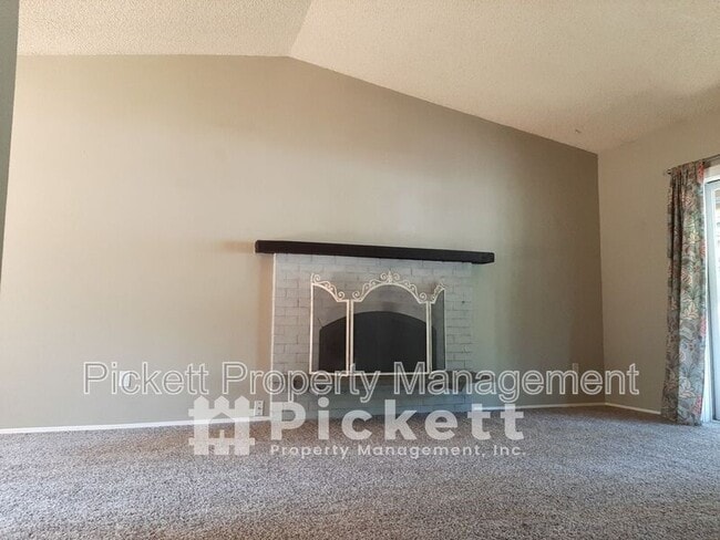 Building Photo - 391 NW Mosher Canyon Rd