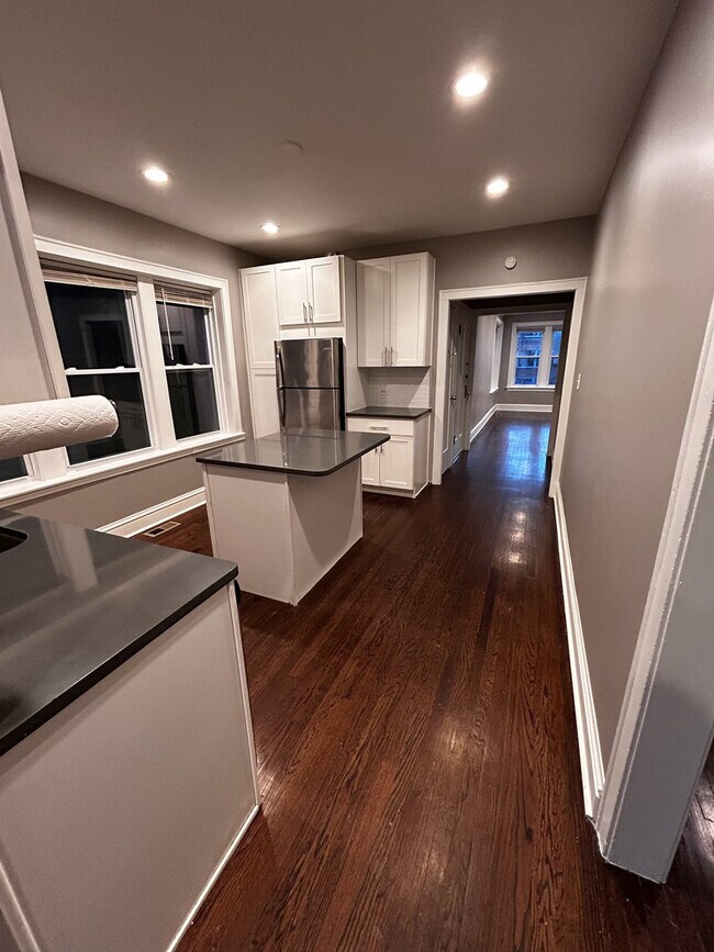 Building Photo - 5653 N Talman Ave