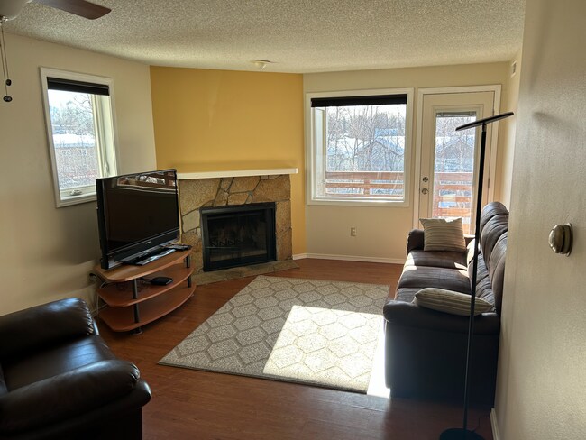 Living Room - 9725 Independence Dr