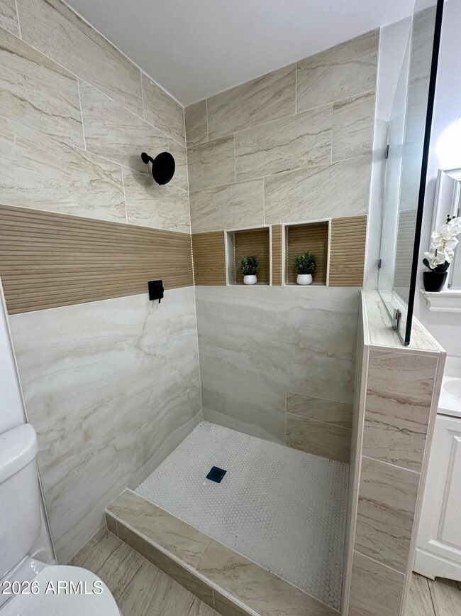 Building Photo - 3125 E Oak St