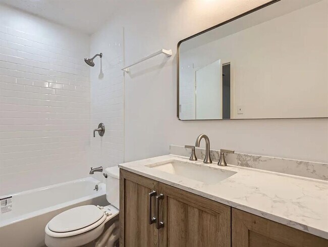 Building Photo - 1301 Hollow Creek Dr