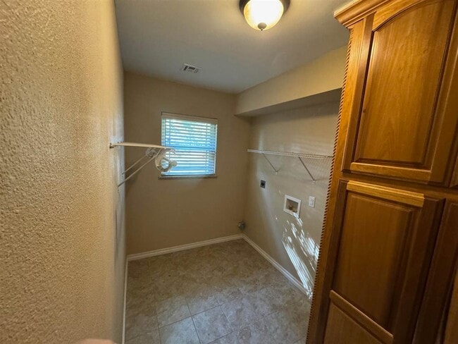 Building Photo - 141 Foxfire Rd