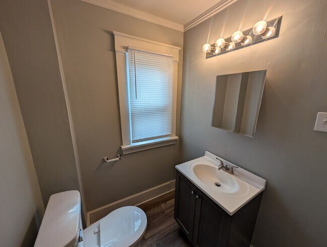 Building Photo - Spacious 3-Bedroom, 1.5-Bathroom Home with Garage – $1,950/Month