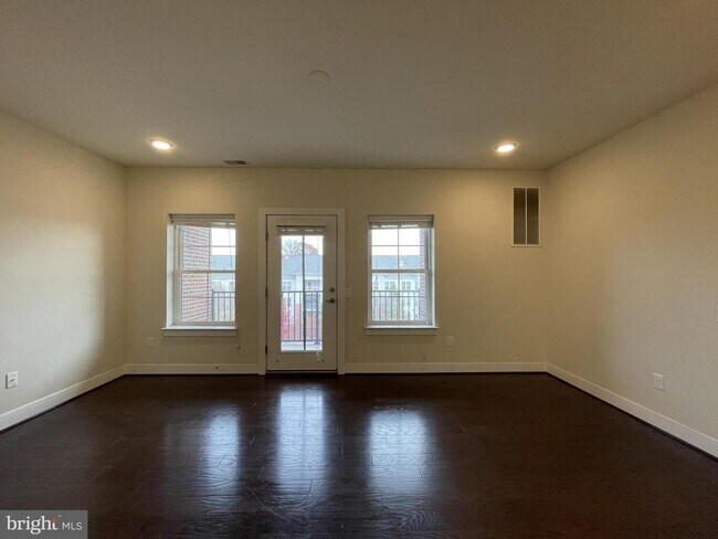 Building Photo - 2903 Bleeker St