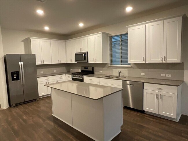 Building Photo - 128 Banyon Dr