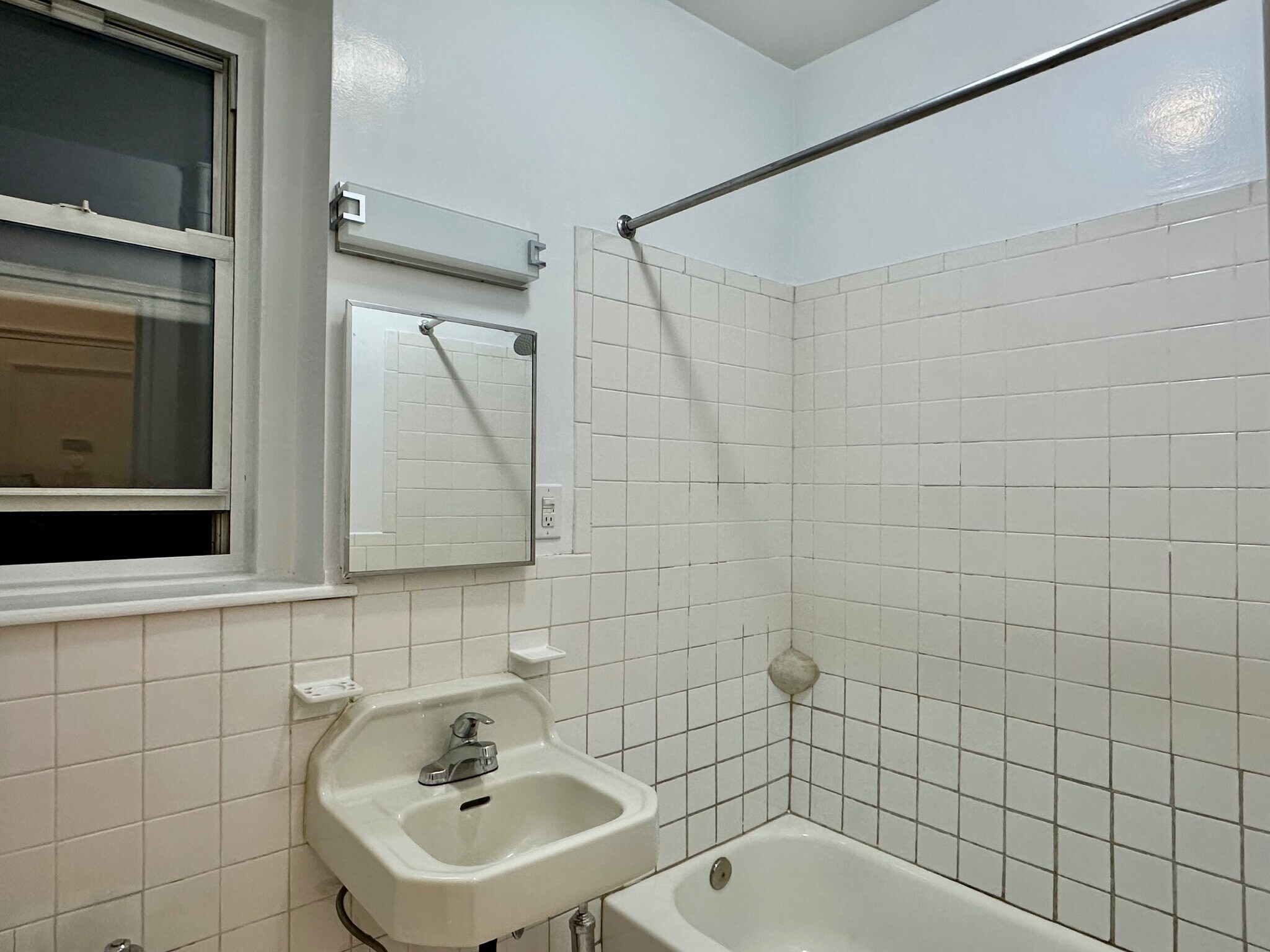 Building Photo - 328 W 83rd St