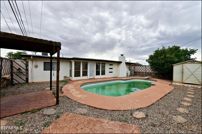 Building Photo - 10565 Murphy St