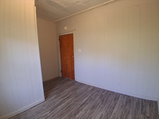 Building Photo - 904 Collett-