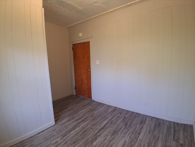 Building Photo - 904 N Collett St