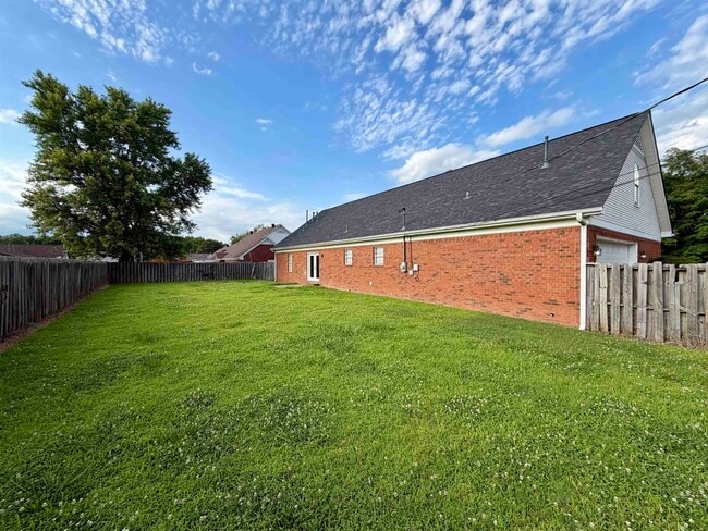 Building Photo - 271 Meadowland Dr