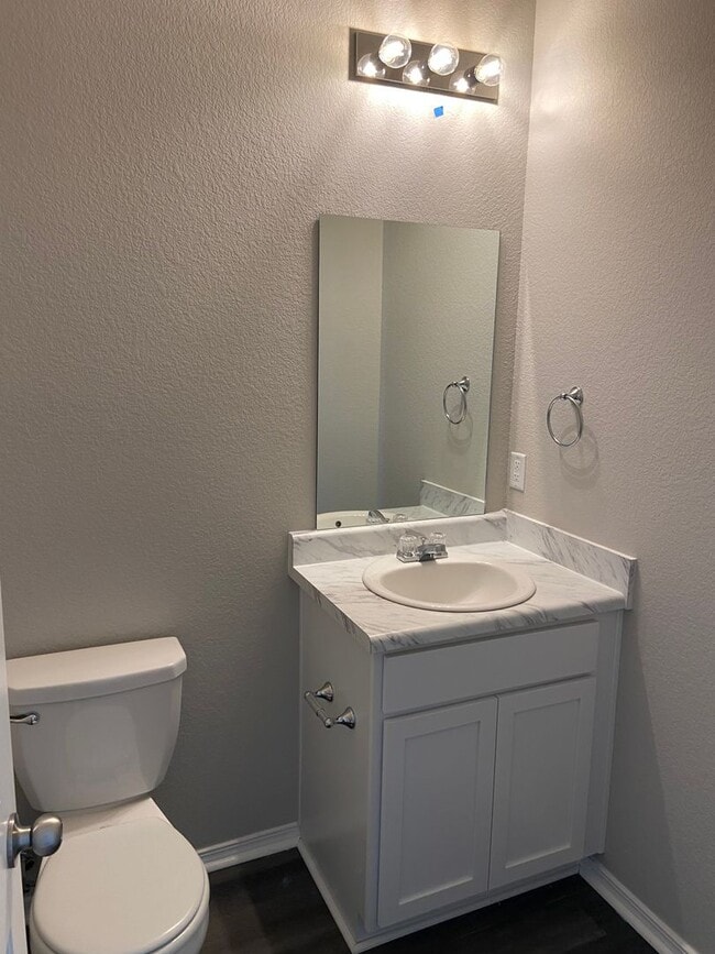 Building Photo - NOW LEASING! Three Bedroom | Two and a Half Bathroom Home in Conway