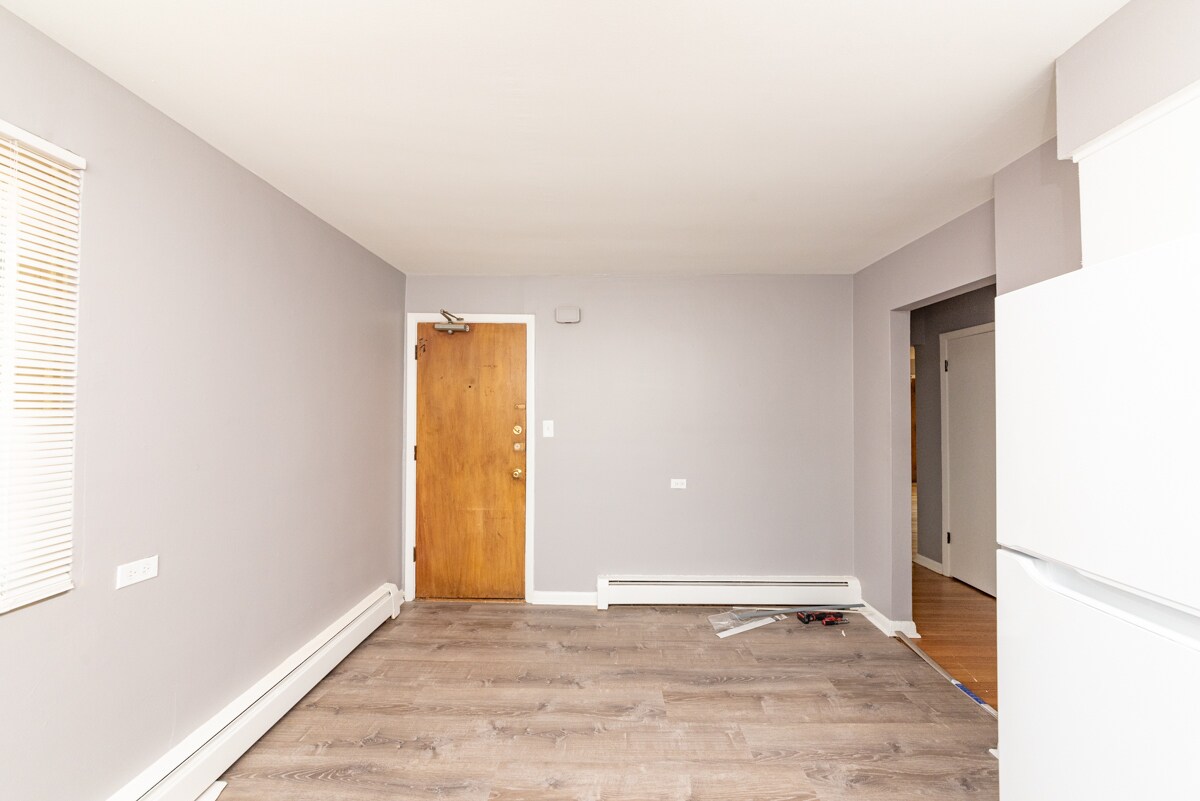 Building Photo - 335 Custer Ave