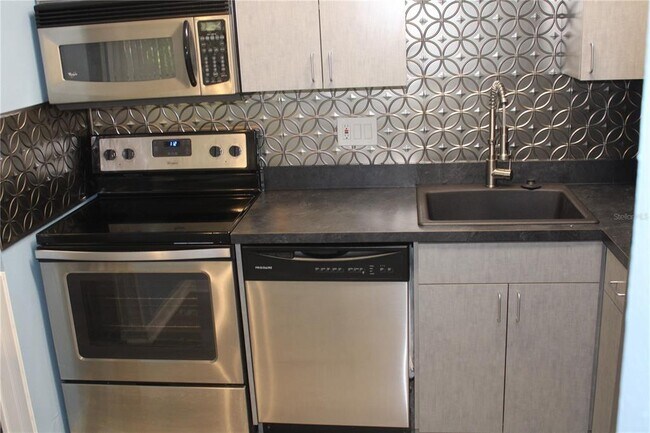 Building Photo - 3295 Fox Chase Cir