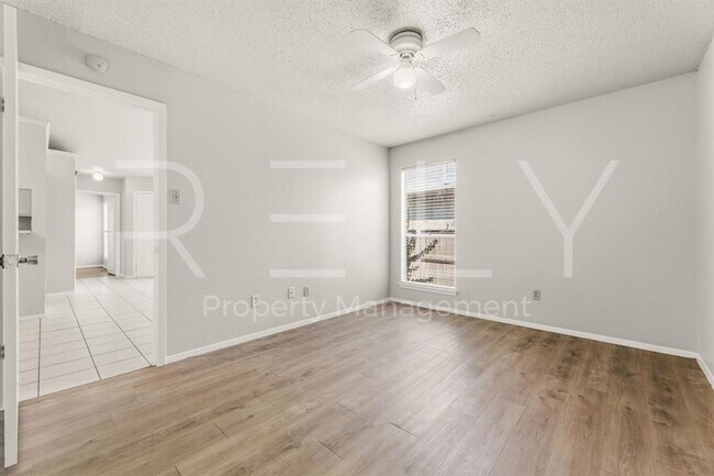 Building Photo - 409 Greenlawn Blvd