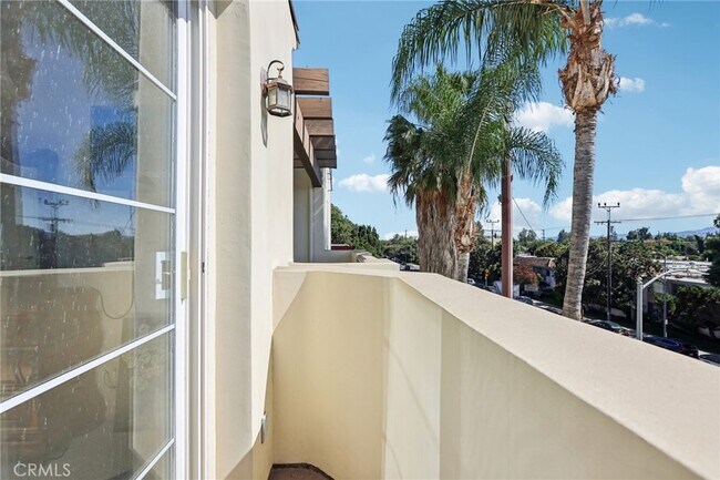 Building Photo - 14343 Burbank Blvd