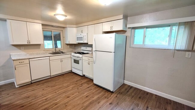 Building Photo - *Spacious & Updated 3BD/2BA Single-Family Home Available in Bethel Park*