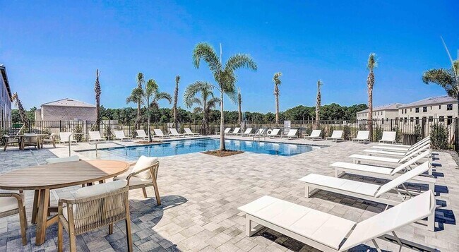 Building Photo - 8044 Gulfstream Ct