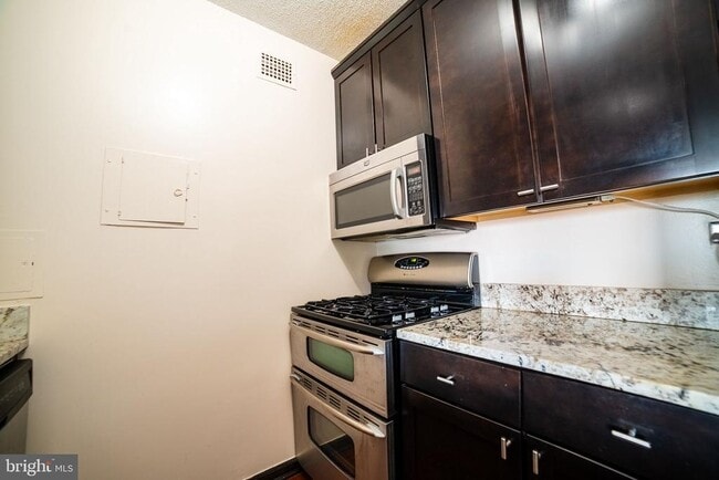 Building Photo - 4141 Henderson Rd