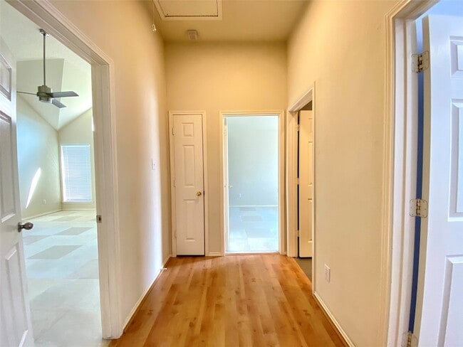 Building Photo - 1420 Hudspeth Dr