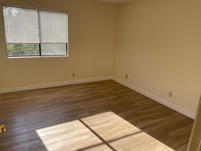 Master Bedroom - 1847 S Barrington Ave