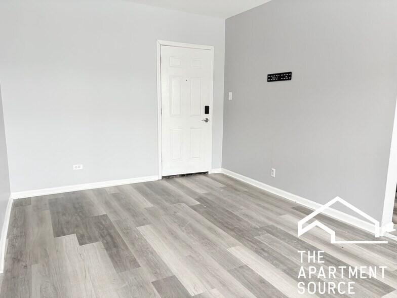 Building Photo - 6226 S Western Ave