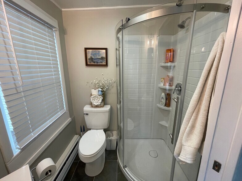 Building Photo - 21 McLean St