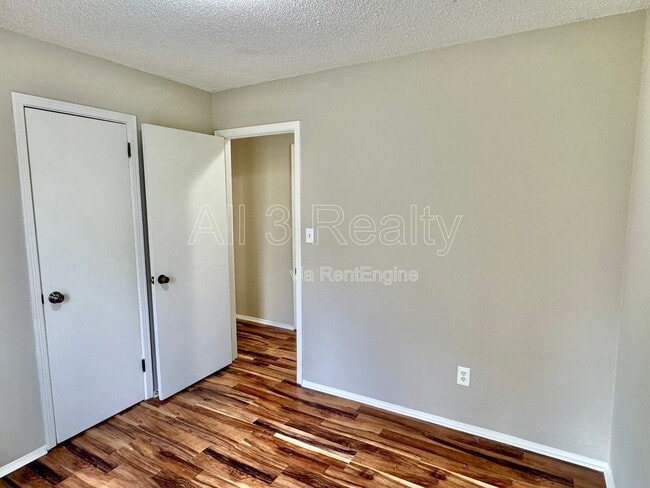 Building Photo - 523 Placid Dr