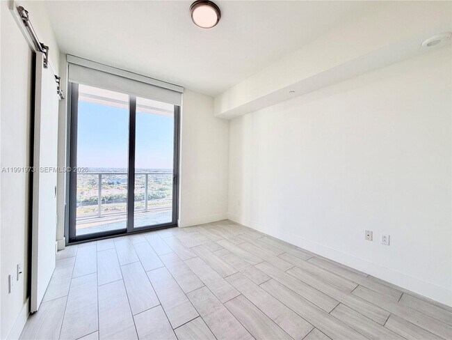 Building Photo - 2000 Metropica Wy